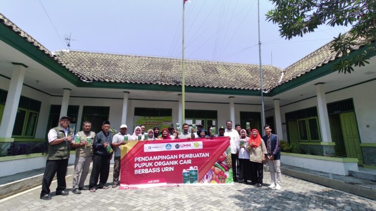 Dosen Prodi Agroteknologi UMM Raih Hibah Matching Fund 2023 untuk Pengembangan Nanas PK-1 di Kabupaten Kediri