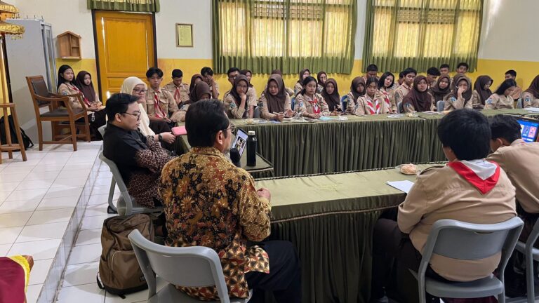 Pelatihan Pembuatan Biovermikompos sebagai Nutrisi Tanaman Hortikultura bagi Siswa SMAN 2 Kota Batu dan SMAN 1 Lawang