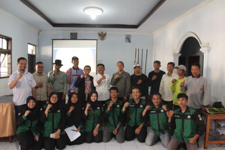 Mahasiswa UMM Dampingi Petani Desa Bocek dalam Pembuatan Biopestisida Ramah Lingkungan